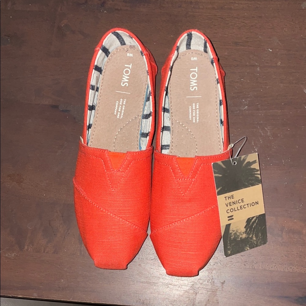 Toms Women's Flats in Vibrant Orange